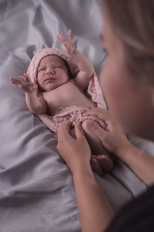 Newborn maminko obejmi mě
